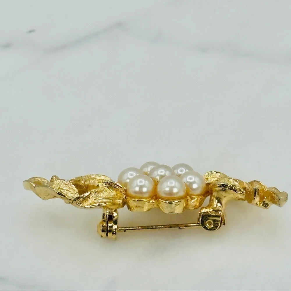 Vintage Richelieu Brooch Pin Gold Tone Faux Pearl Flower Leaf Dainty Delicate